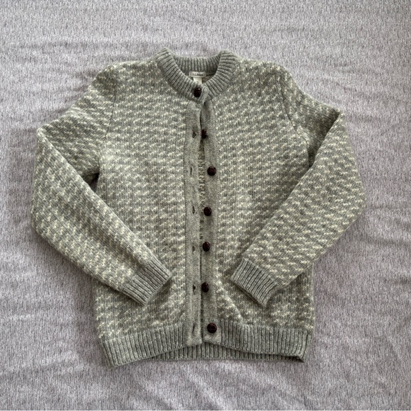 100% Wool L.L. Bean Vintage Gray Button-Up Cardigan - Picture 2 of 7